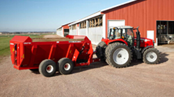 Massey Ferguson 3700 manure spreader in driveway