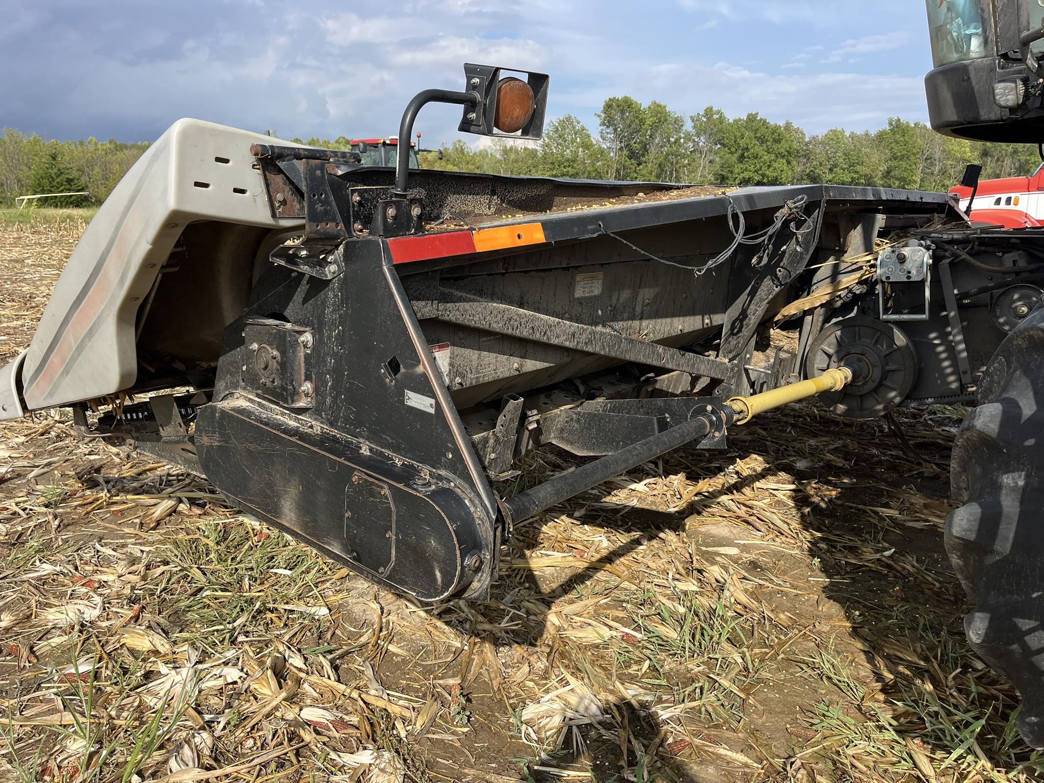 2002 Gleaner 830