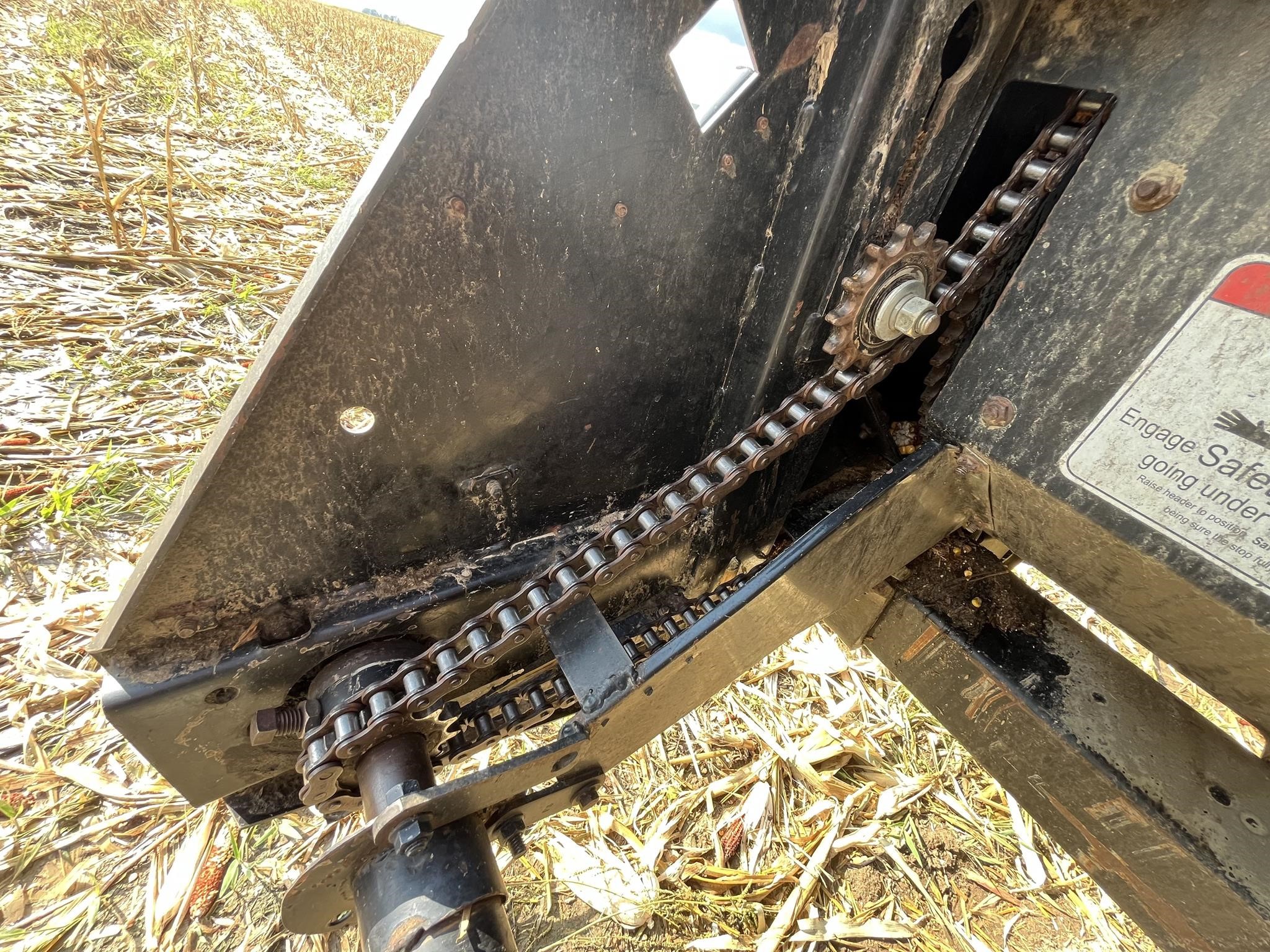 2002 Gleaner 830