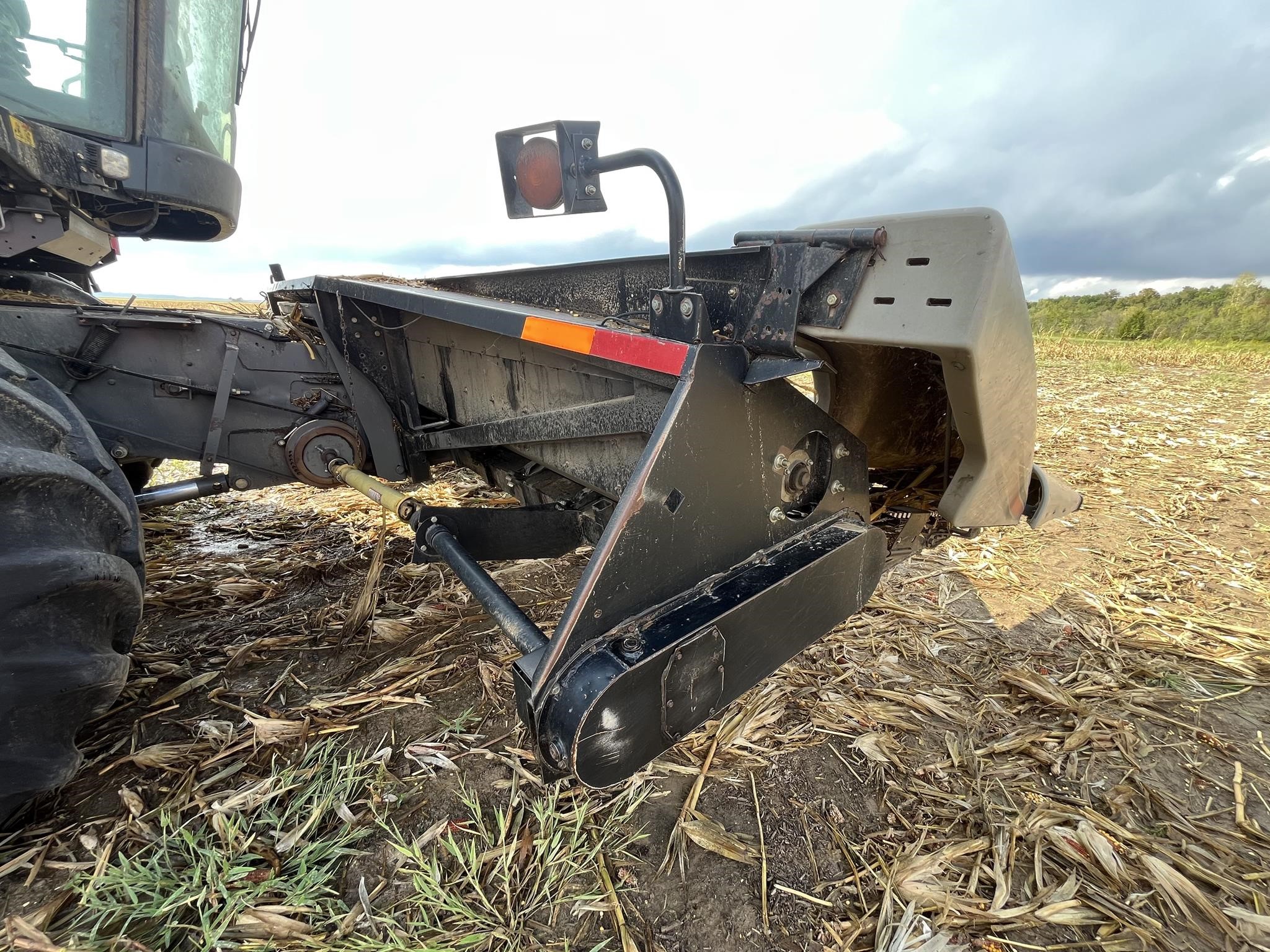 2002 Gleaner 830