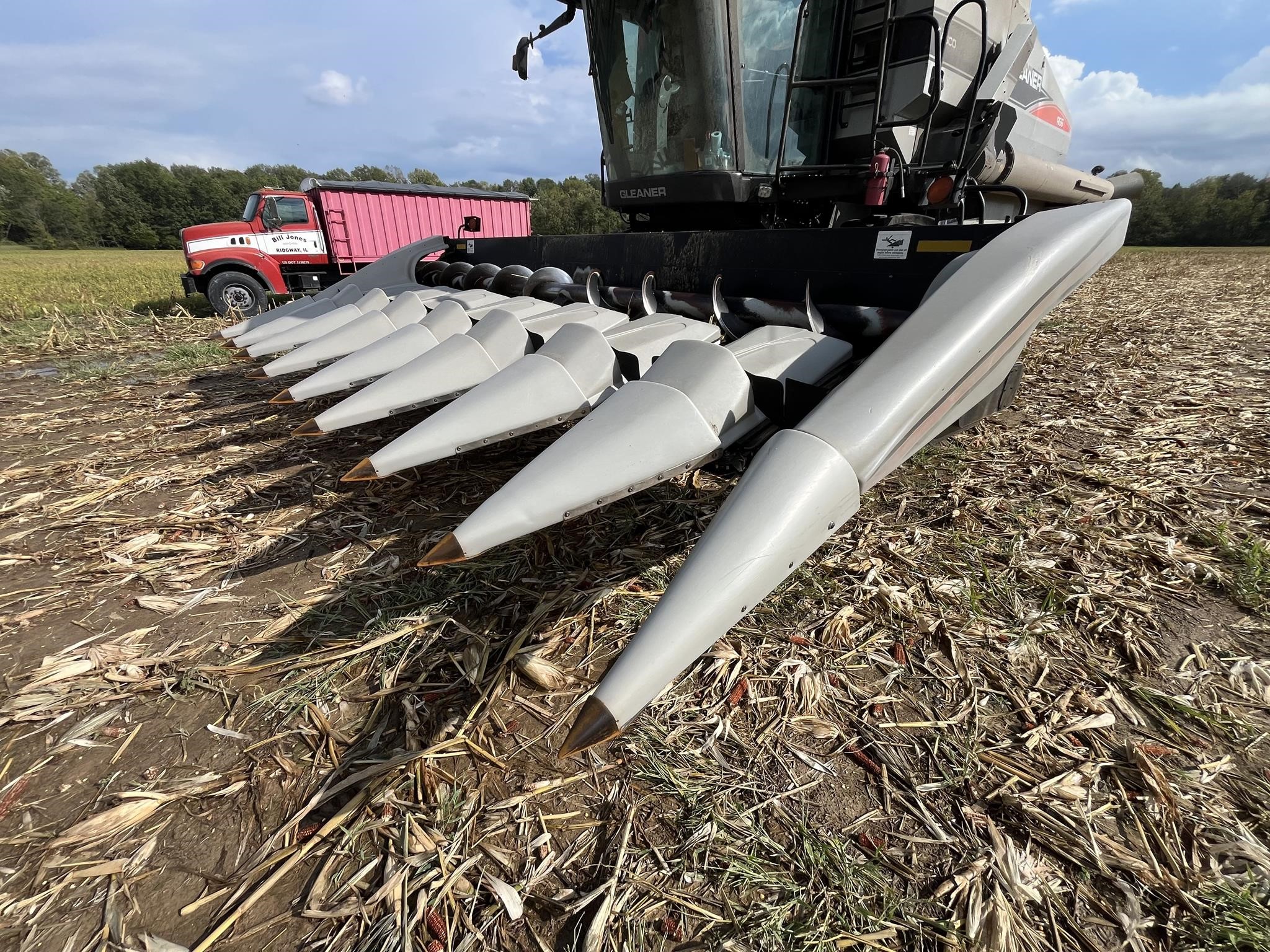 2002 Gleaner 830