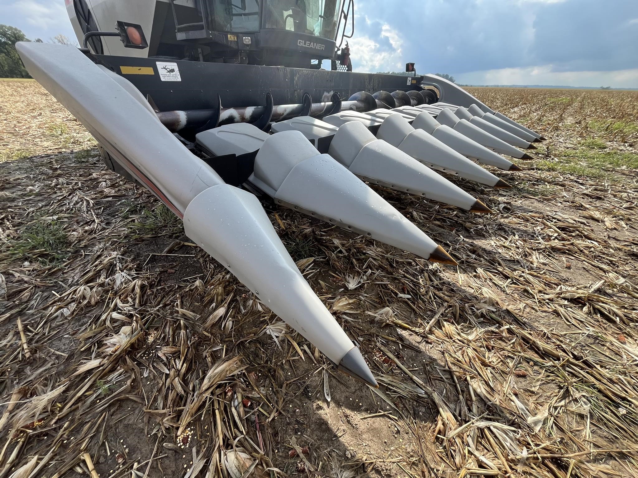 2002 Gleaner 830